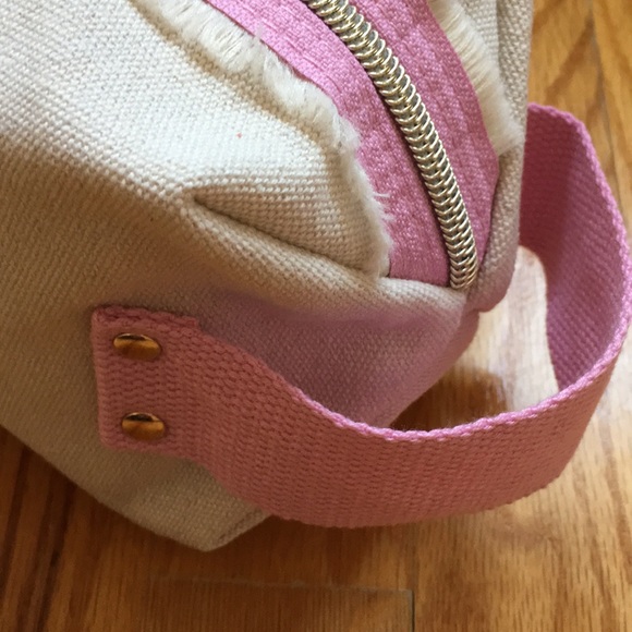 Benefit 2020 Brow Varsity Cosmetic / Makeup Bag - Picture 3 of 4